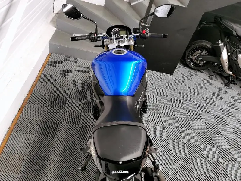 GSR 750