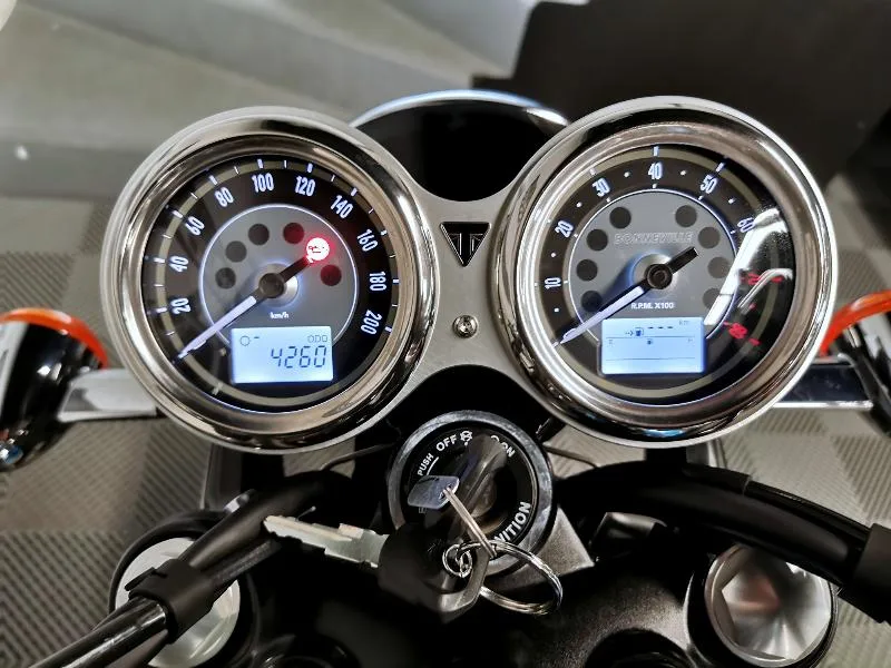 BONNEVILLE T120
