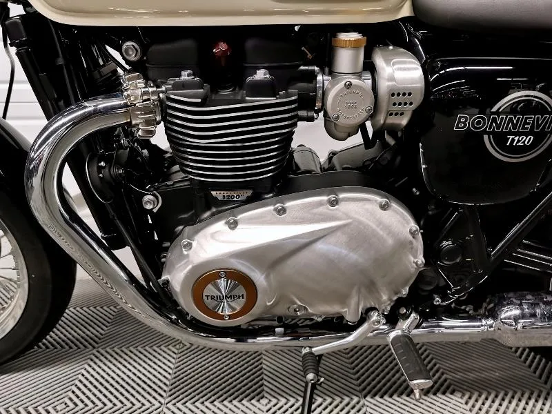 BONNEVILLE T120