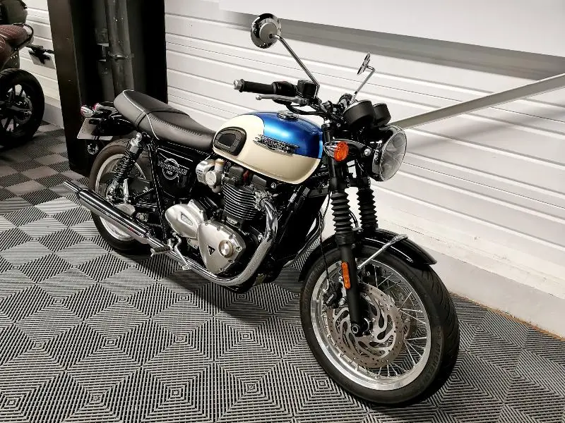BONNEVILLE T120