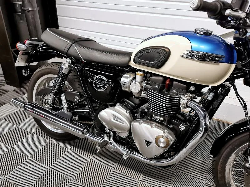 BONNEVILLE T120