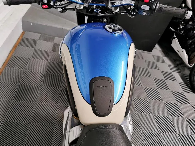BONNEVILLE T120