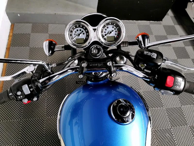 BONNEVILLE T120