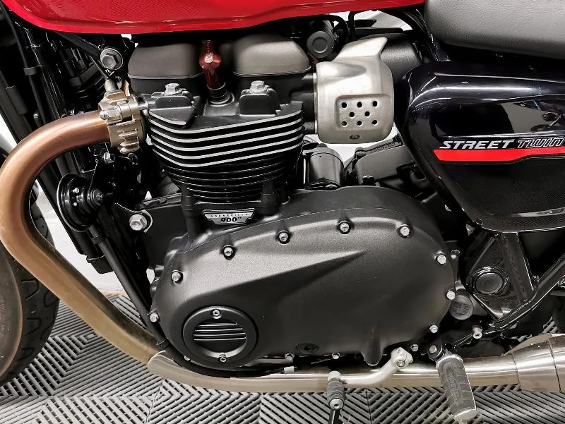 STREET TWIN  900