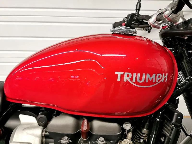 STREET TWIN  900