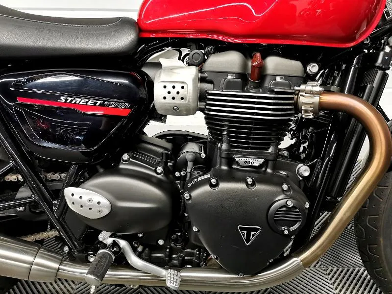 STREET TWIN  900