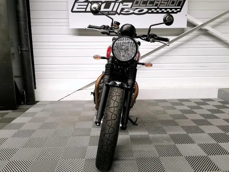 STREET TWIN  900