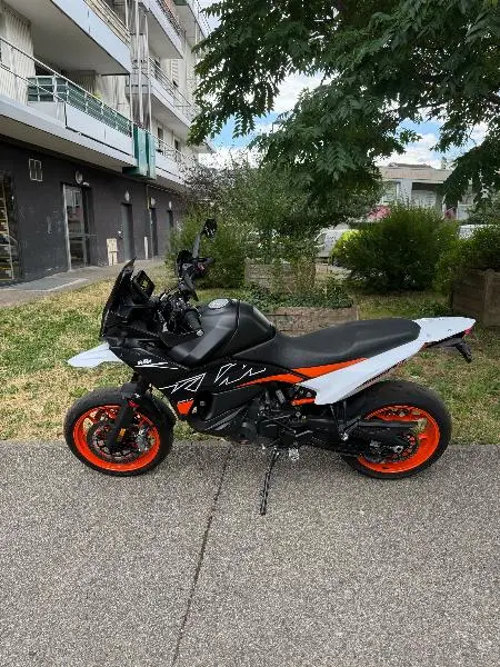 890 ADVENTURE SMT