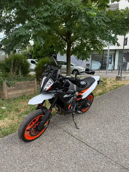 890 ADVENTURE SMT