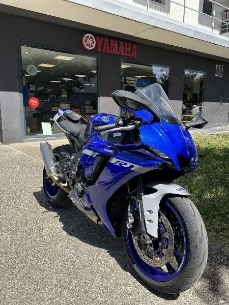 YZF 1000 R1