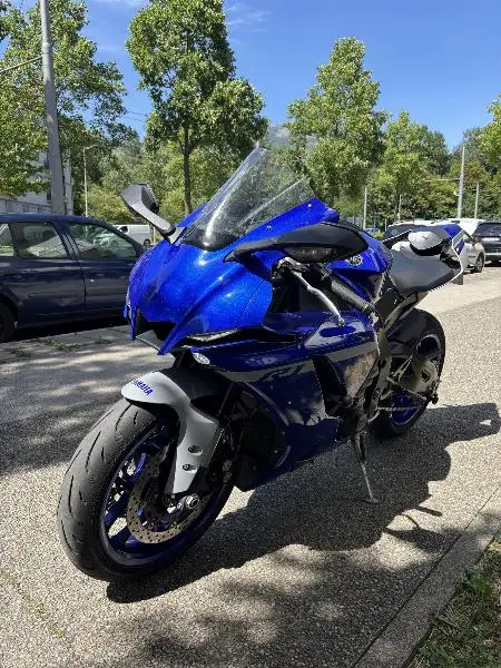 YZF 1000 R1