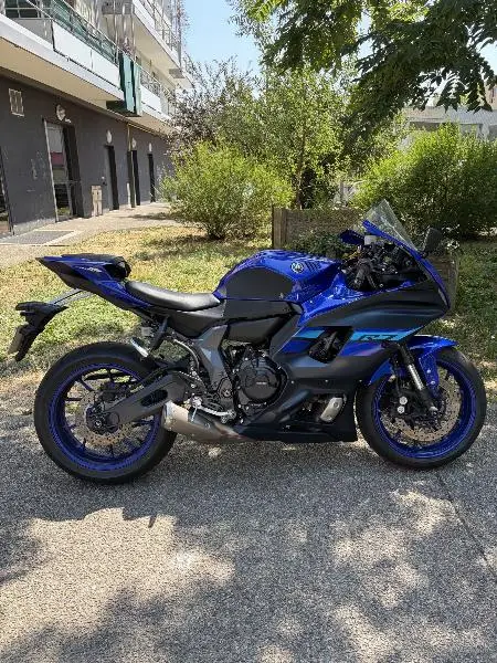 YZFR7