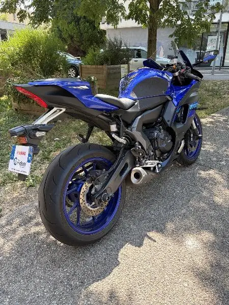 YZFR7