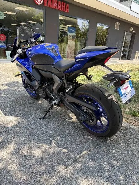 YZFR7