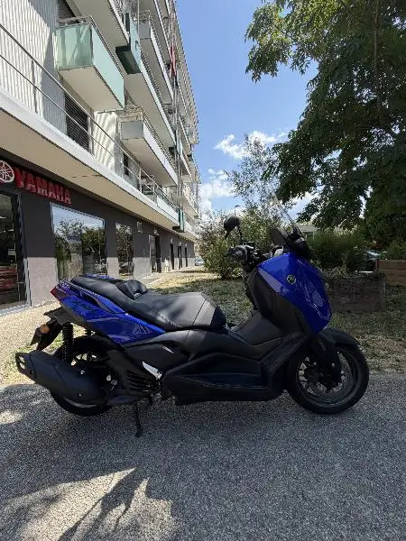 XMAX 125