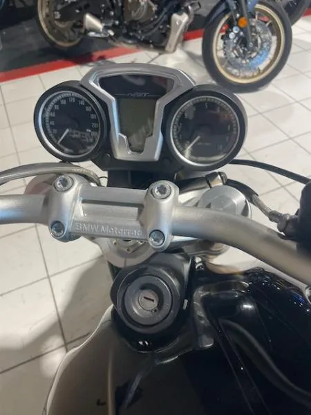 R NineT