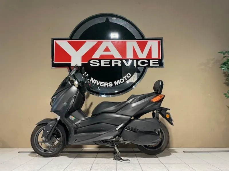 XMAX 300