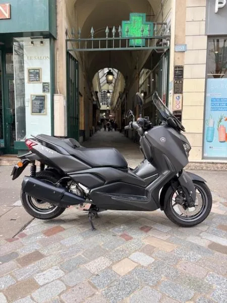 XMAX 300