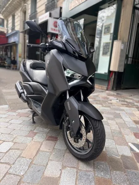 XMAX 300