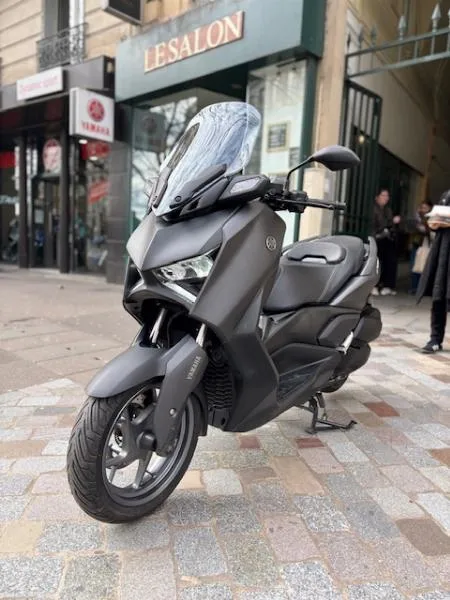 XMAX 300