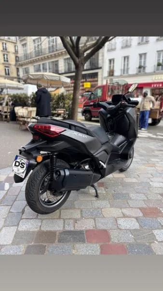 XMAX 300