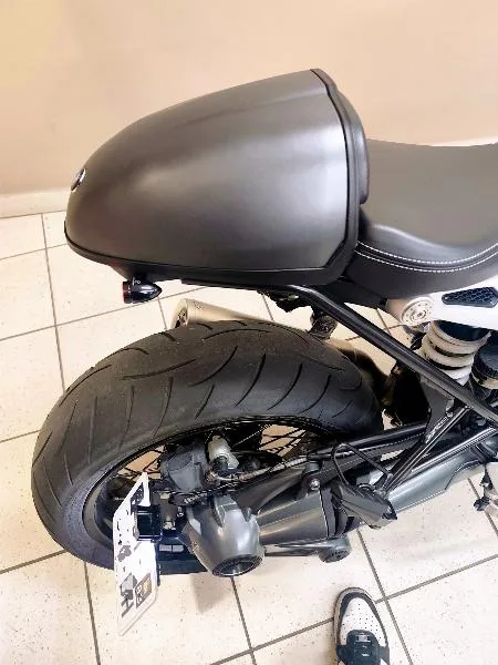 R NineT