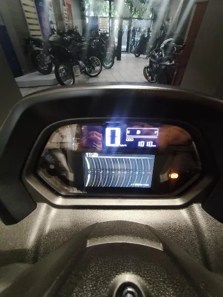 NMAX 125 TECH MAX