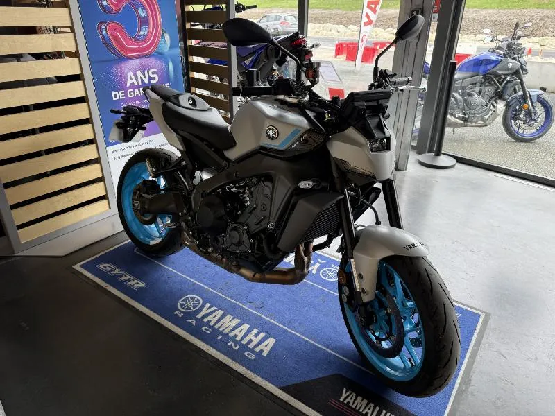 MT09