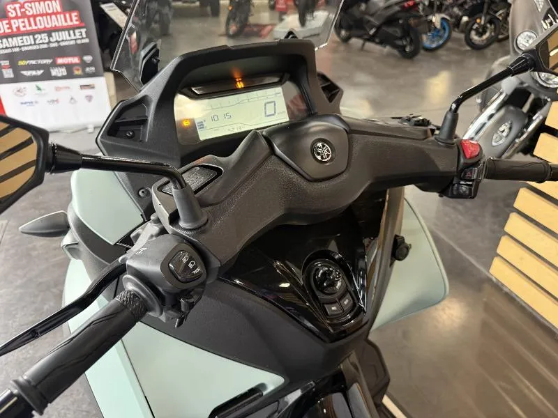 TRICITY 300
