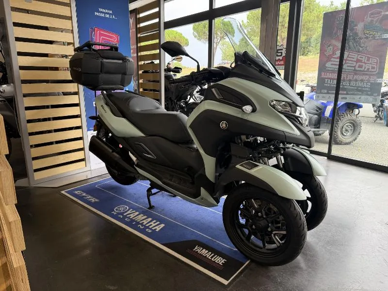 TRICITY 300