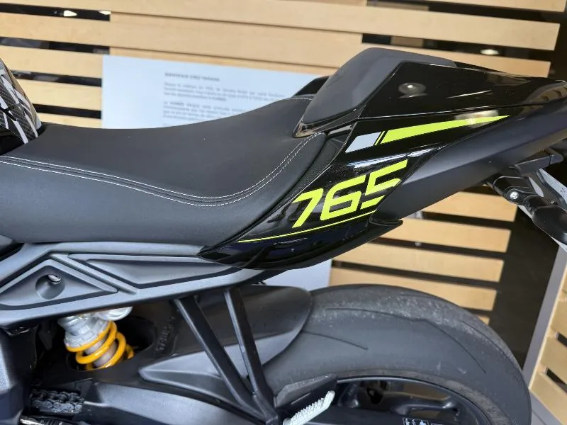 STREET TRIPLE 765 RS