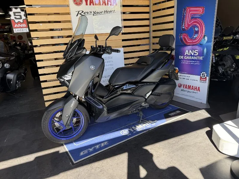 XMAX 300