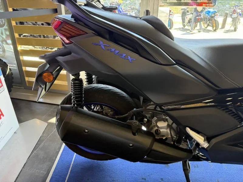 XMAX 300