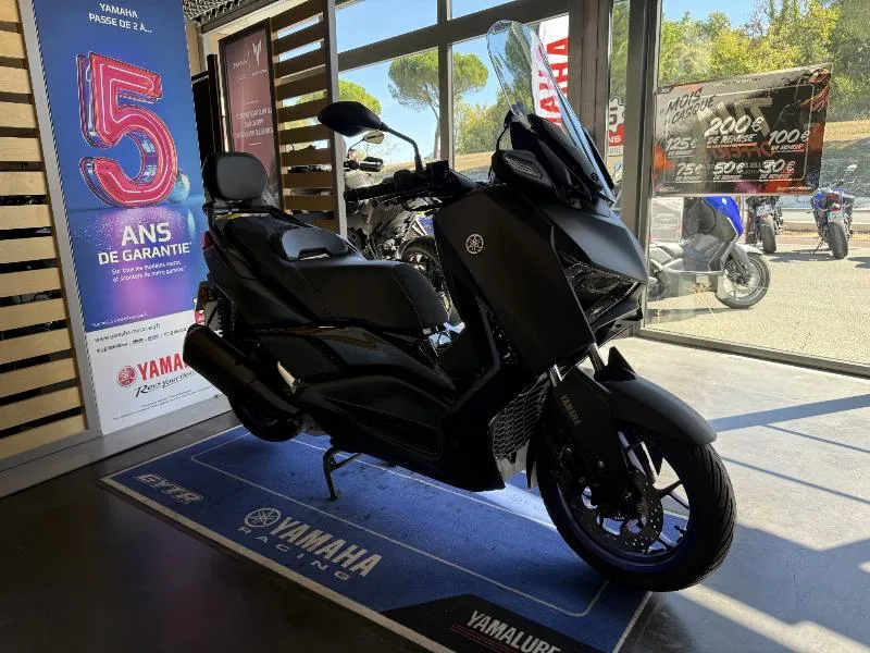 XMAX 300