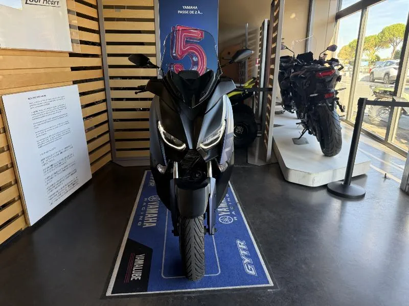 XMAX 125