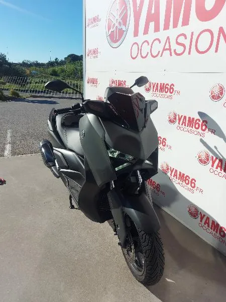 XMAX 300
