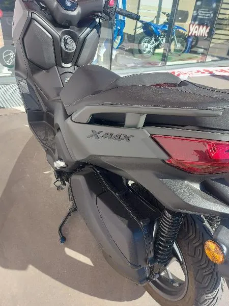 XMAX 300