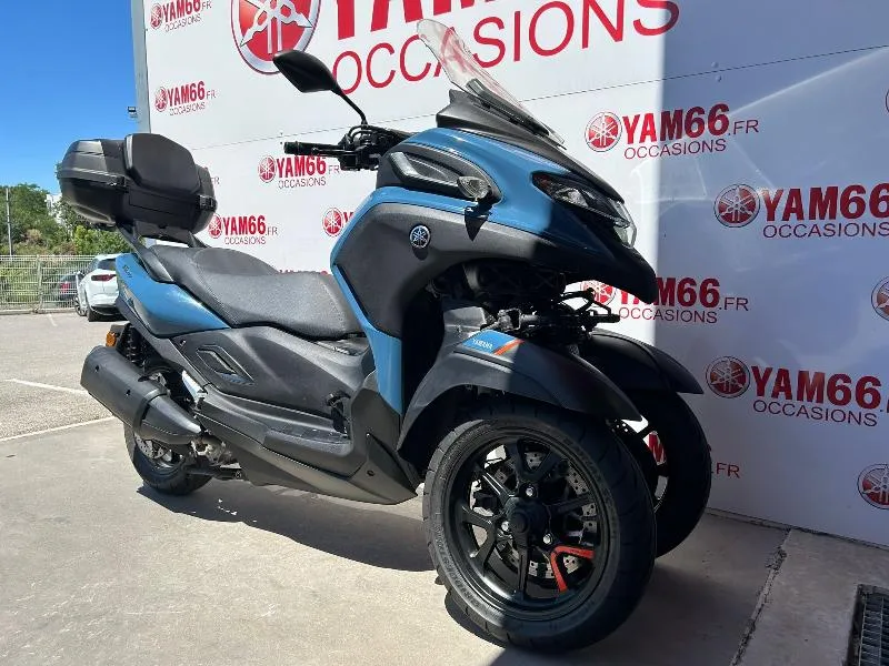 TRICITY 300