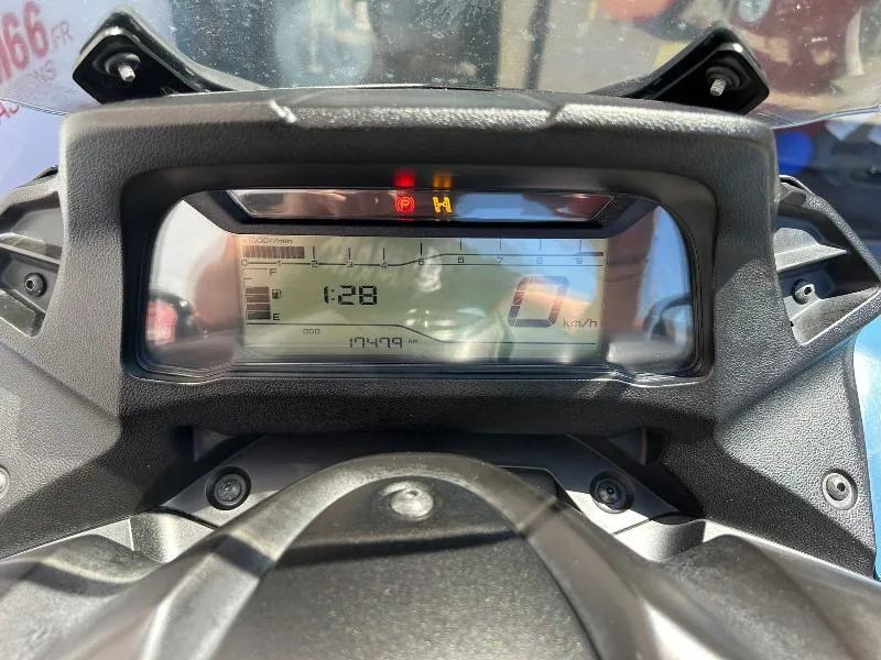 TRICITY 300
