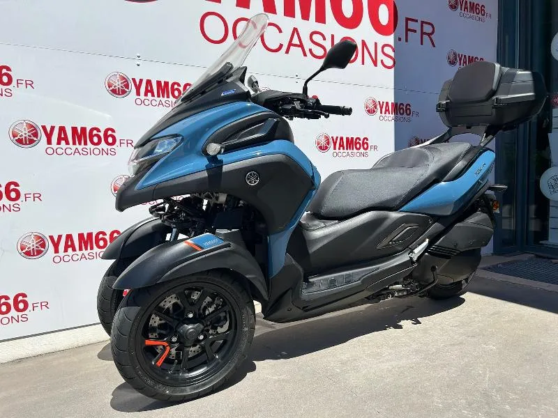 TRICITY 300