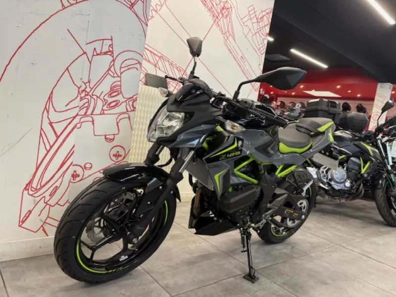 z 125