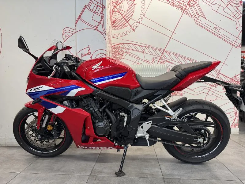 CBR 650  R 2025