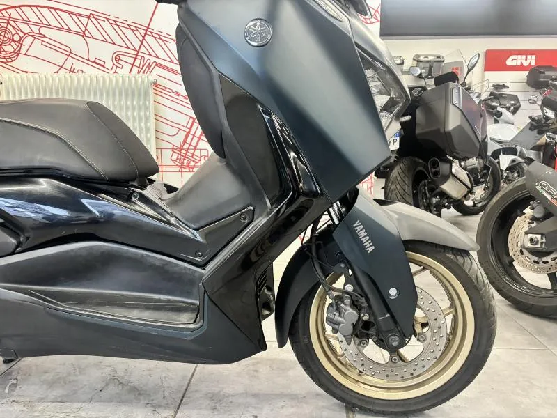 XMAX 125
