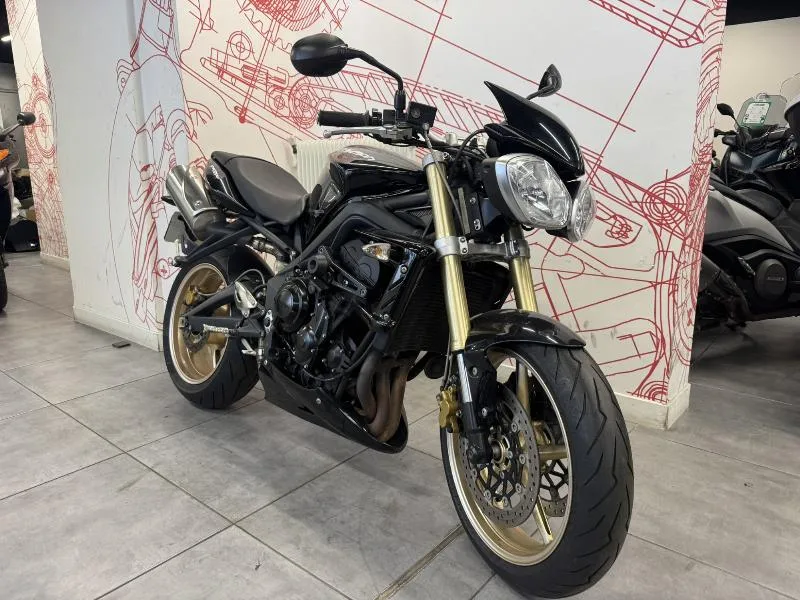 STREET TRIPLE 675