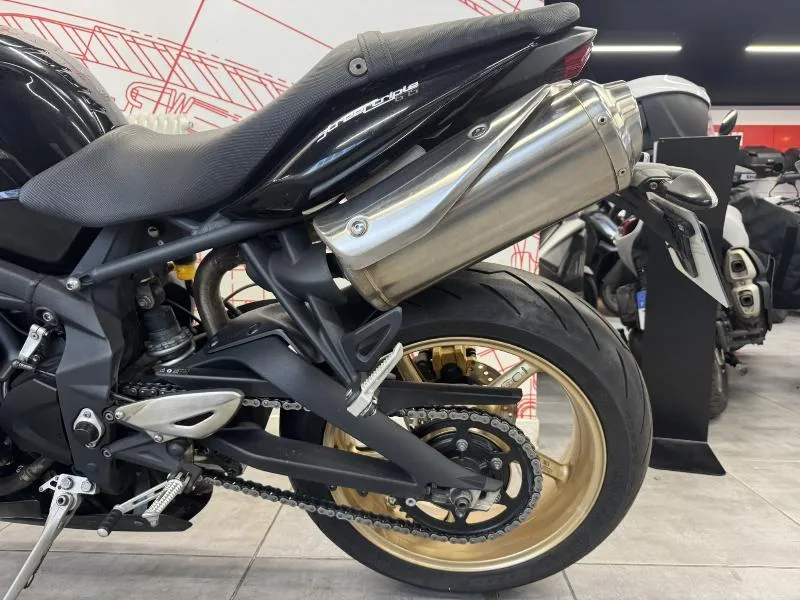 STREET TRIPLE 675