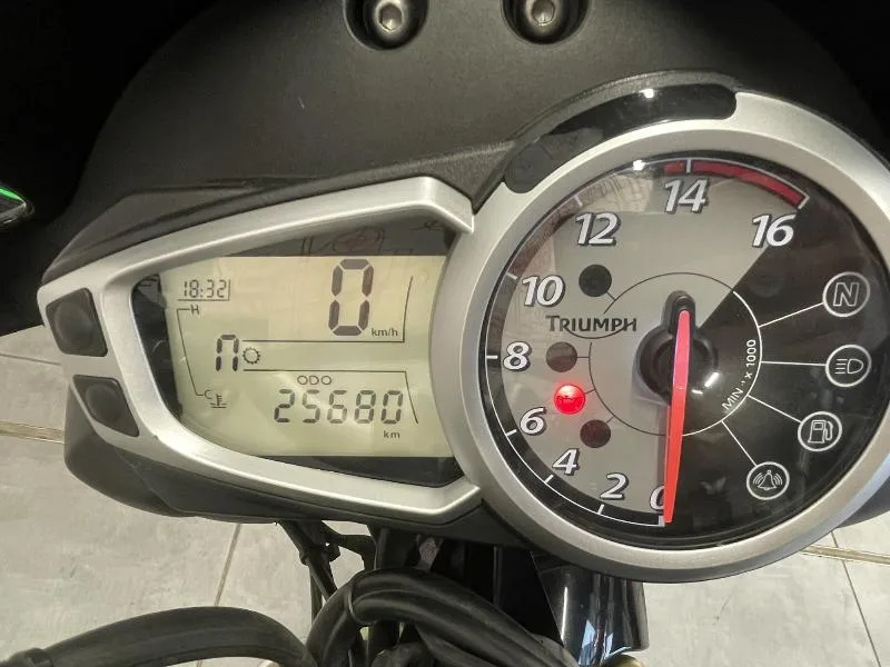 STREET TRIPLE 675