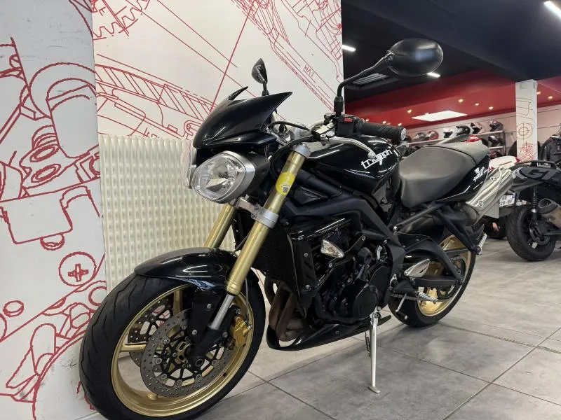 STREET TRIPLE 675