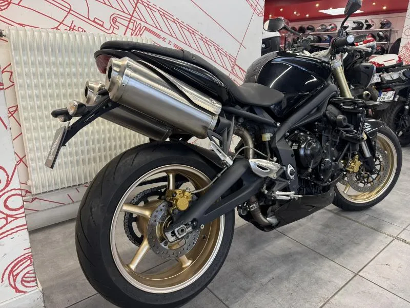 STREET TRIPLE 675