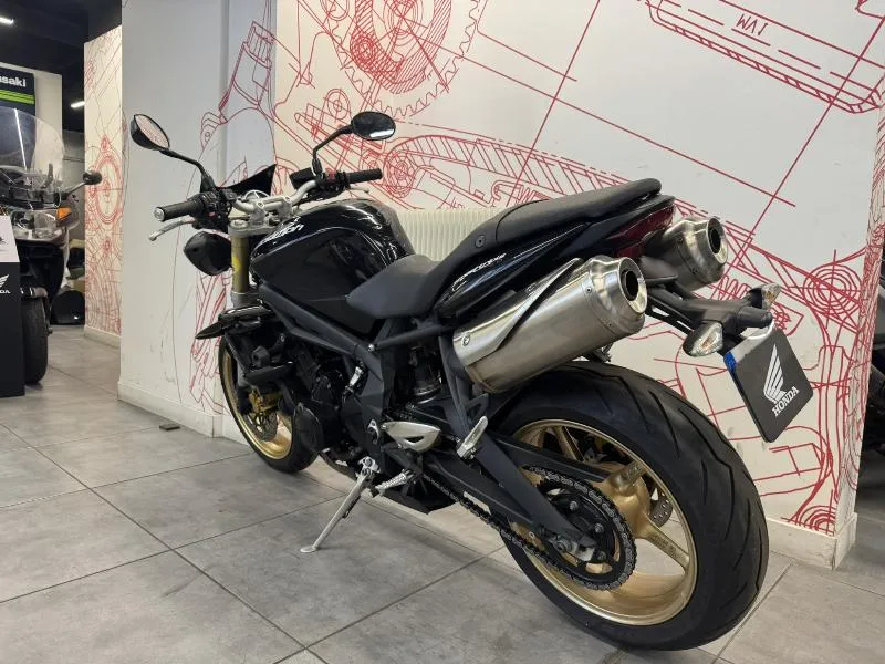 STREET TRIPLE 675