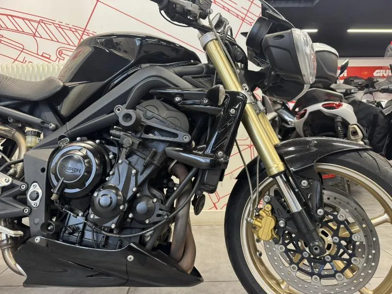 STREET TRIPLE 675